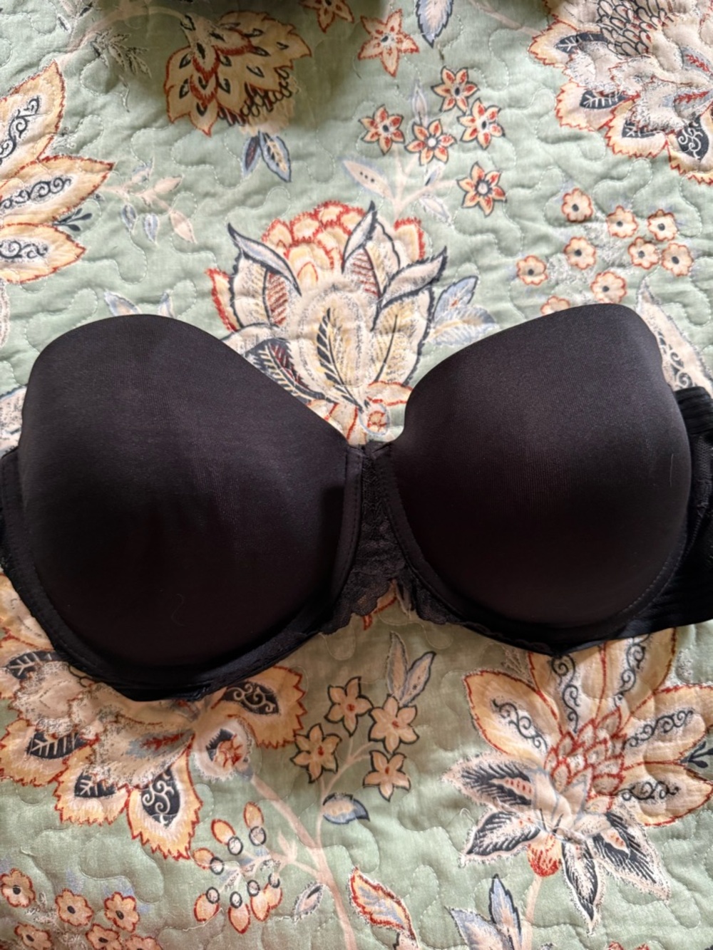 Maidenform strapless underwire black bra with Lace Accents 40D